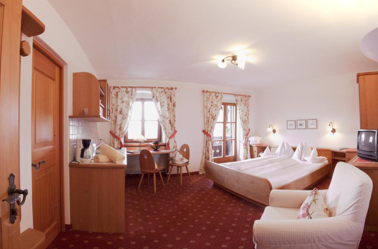 Huber Unterm Baum Apartment Лагундо Стая снимка