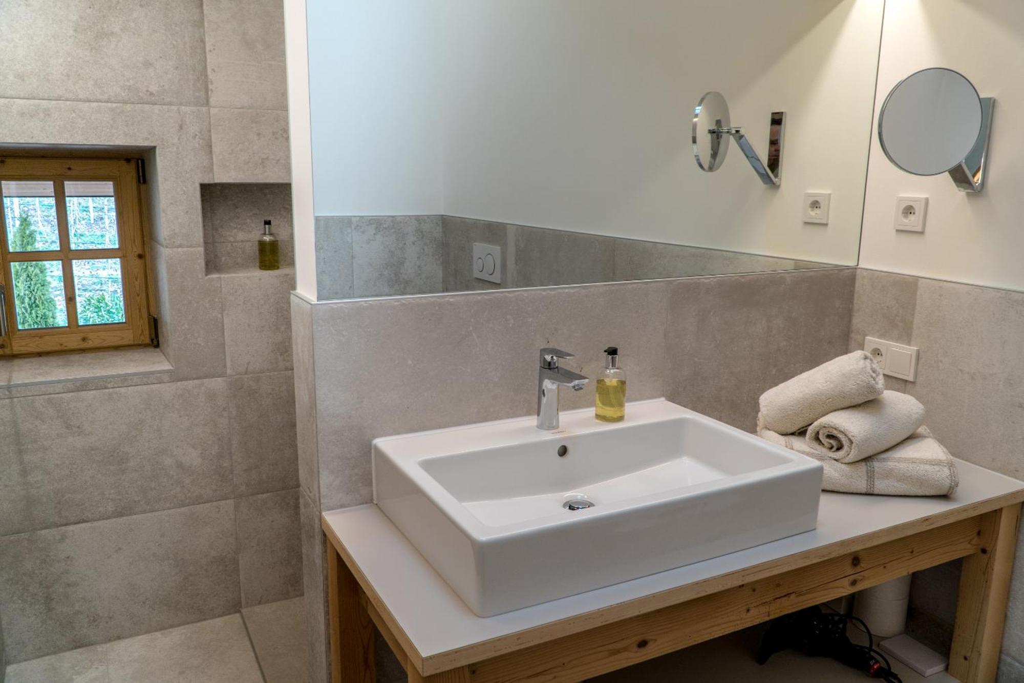 Huber Unterm Baum Apartment Лагундо Стая снимка