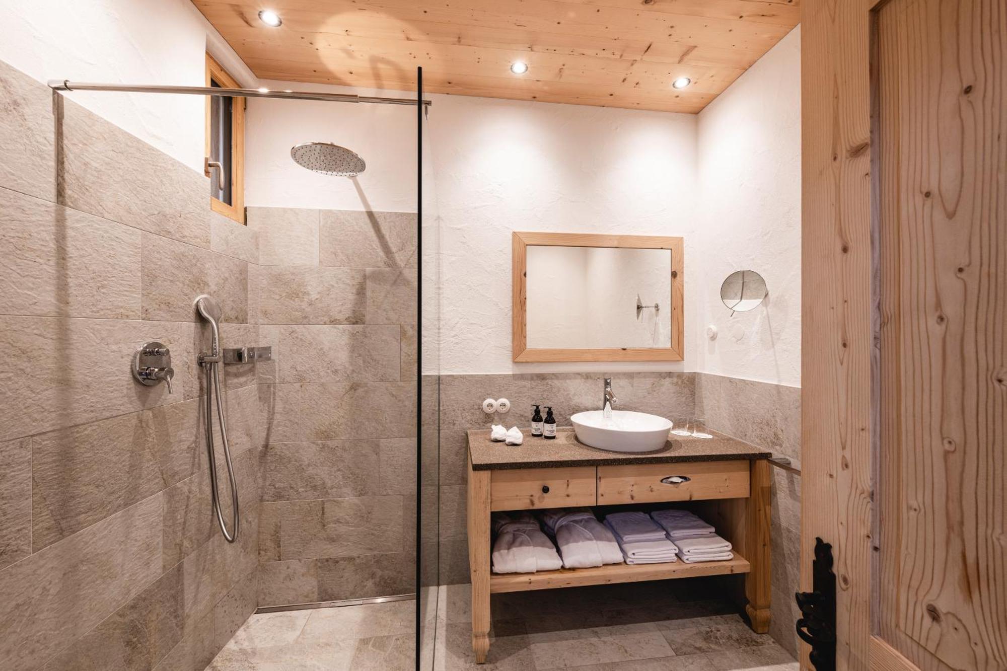 Huber Unterm Baum Apartment Лагундо Стая снимка