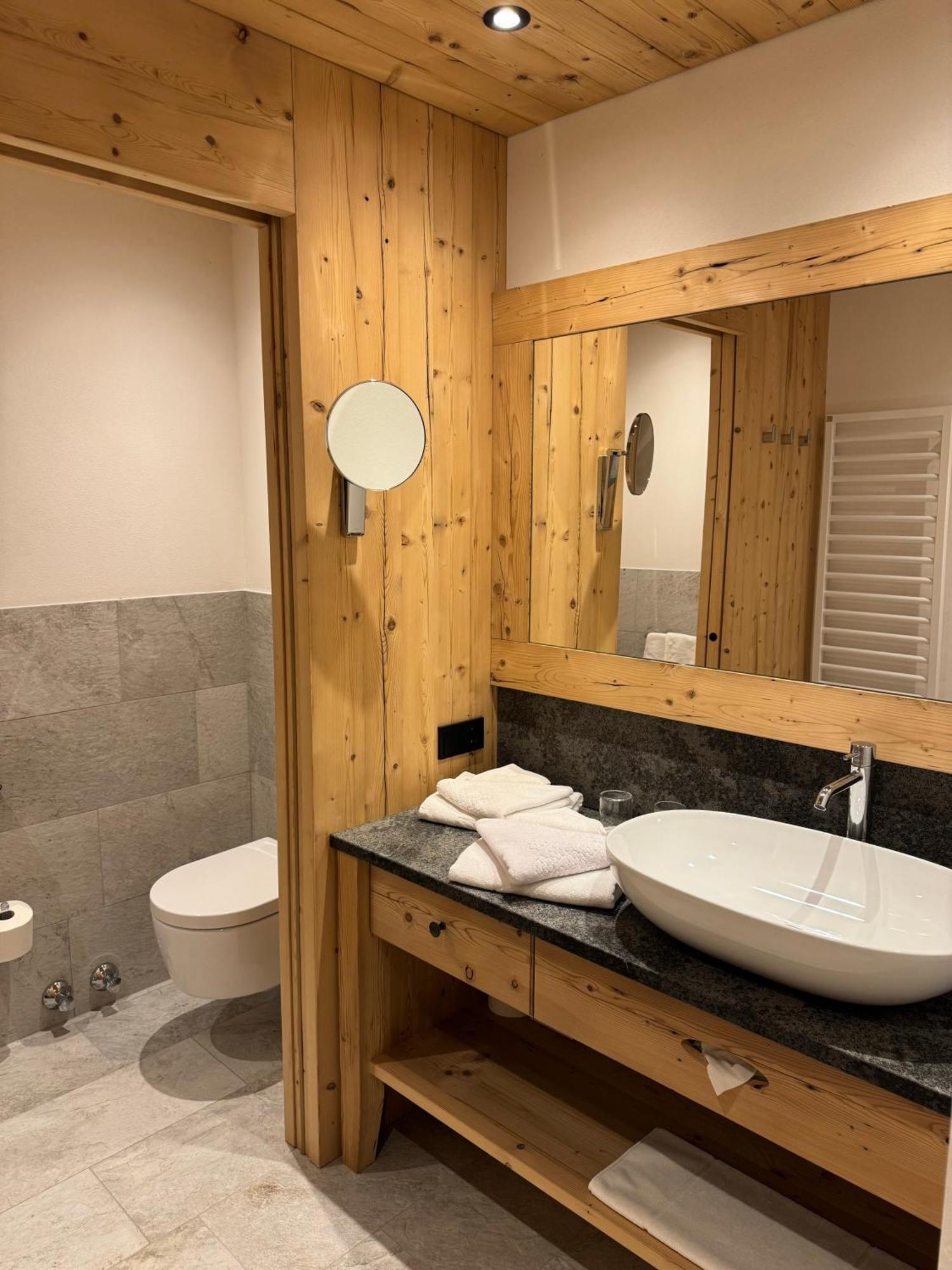 Huber Unterm Baum Apartment Лагундо Стая снимка